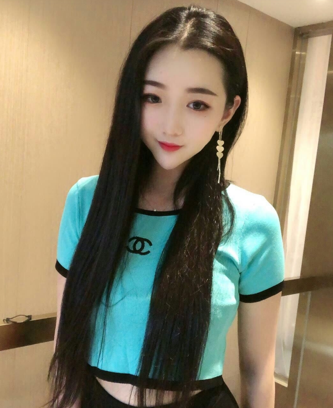 体验刚下海大长腿美女的个人兼职