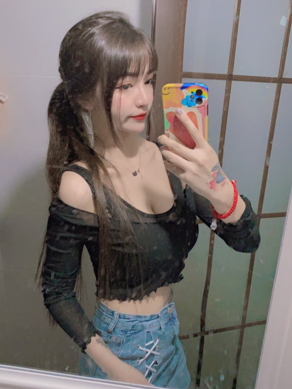 前凸后翘，粉嫩水多，这才是兼职